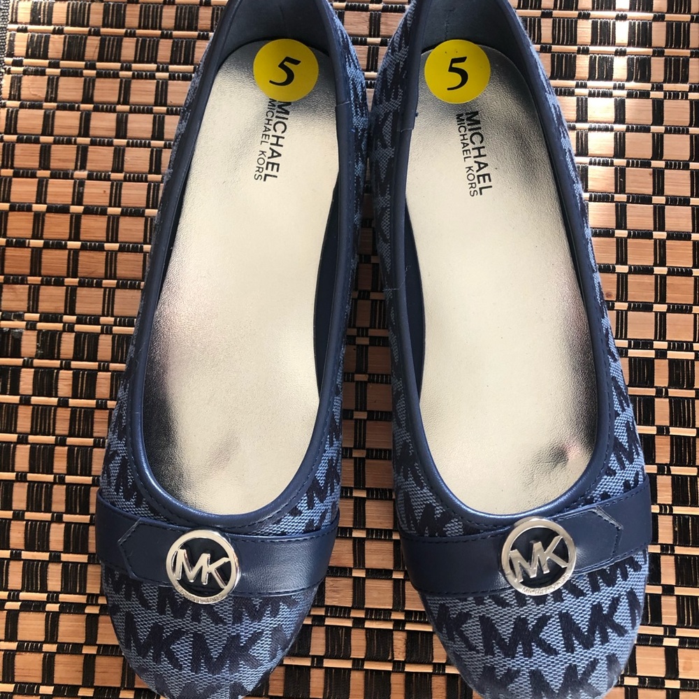 Brand New unused Michael Kors flats women’s size 6